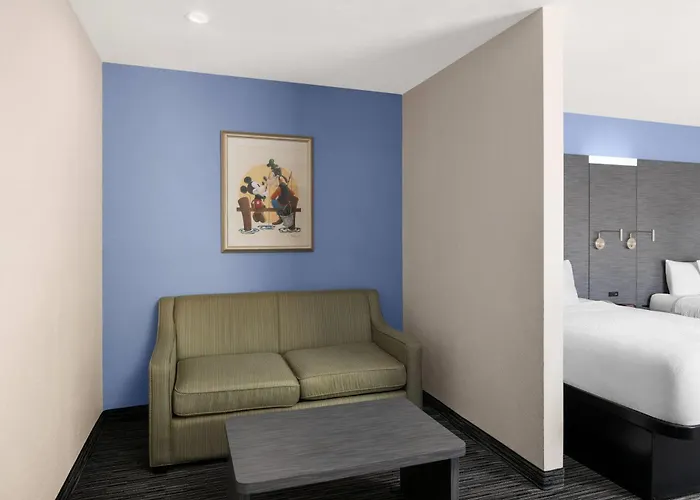 Travelodge Inn & Suites By Wyndham Anaheim On Disneyland Dr